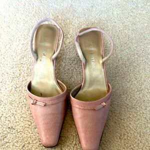 NWT Ann Taylor textured print slingbacks